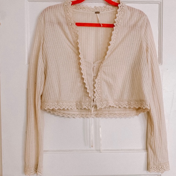 Free People Tops - Cropped lace Free People long sleeve